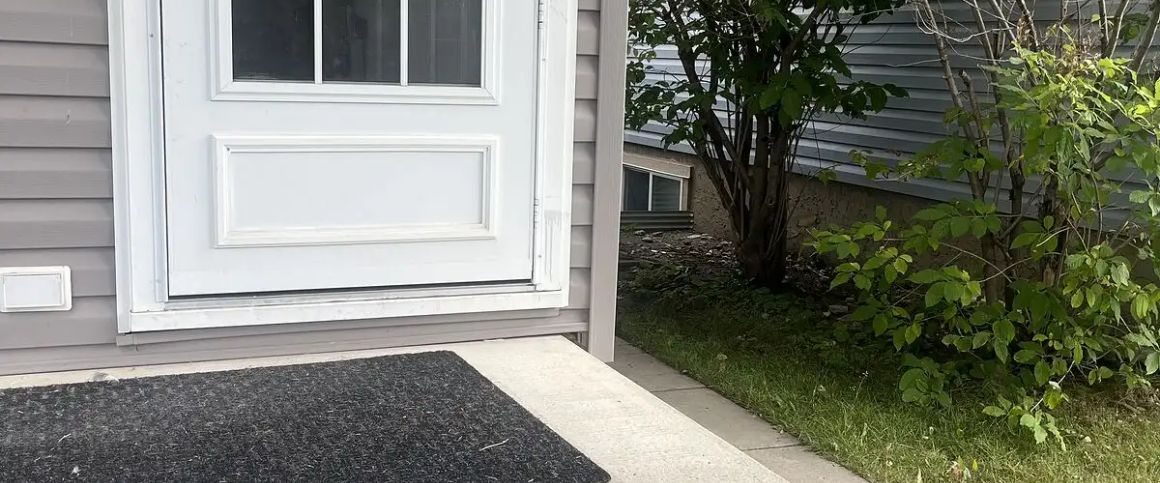 NEWLY RENOVATED 3 Bedrooms House 2.5 Bathrooms — 3 Bedrooms Main Floor - Photo 1