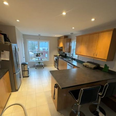 CONDO 4½ HAUT DE GAMME – MAGOG – ÉTAGE SUPÉRIEUR – BIEN INSONORISÉ – THERMOPOMPE - Photo 4