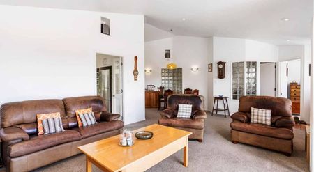 Spacious Family Home in Double Westlake Zoned - Photo 4