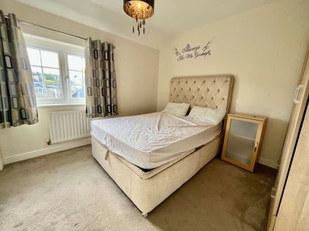 Bletchley Fold, Leeds, Horsforth - Photo 3