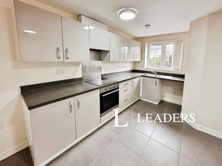 3 bedroom semi-detached house to rent - Photo 2