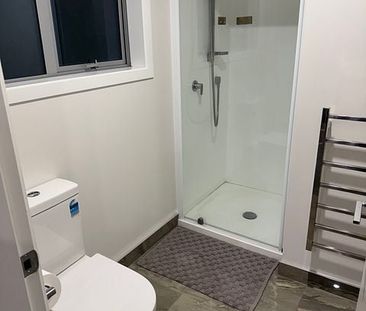 Private double room with ensuite - Photo 6