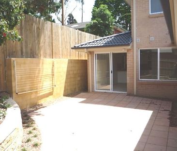 Tastefully Appointed Large Townhouse - Photo 2