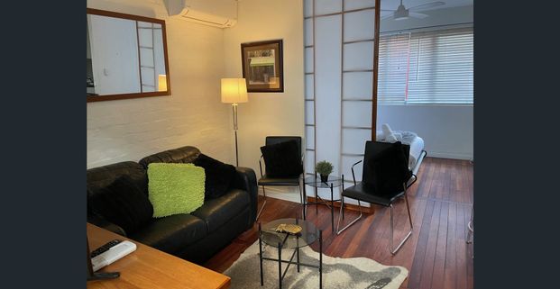 Furnished, Lifestyle Apartment – St Kilda West Awaits! - Photo 1