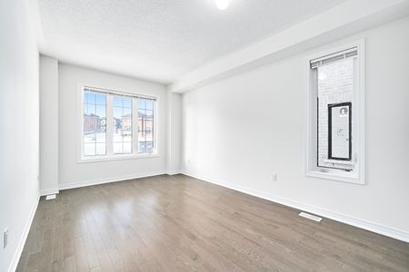 For Lease - 2945 Starlight Drive, Pickering, Ontario - Photo 3