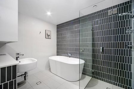 Fully Furnished Three-Bedroom Apartment - Photo 3
