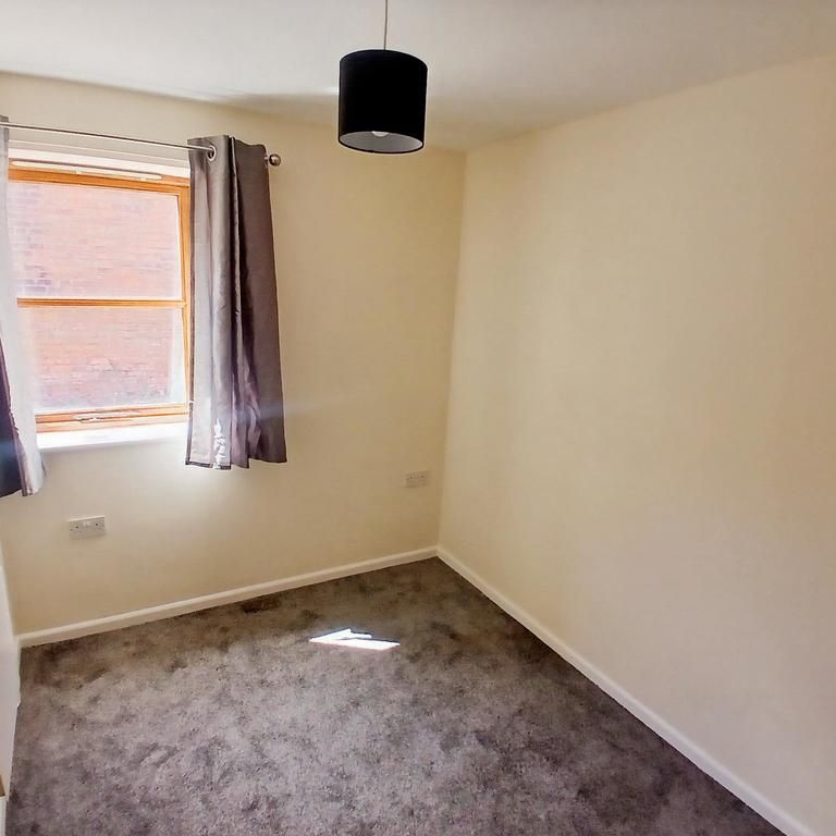 2 bedroom ground floor flat to rent - Photo 1