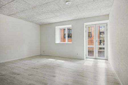 Gennemrenoveret 3-værelses lejlighed på Torvegade i Nørresundby - Photo 2