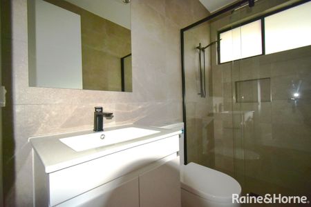 Modern 2-Bedroom Townhouse in Springvale! - Photo 5