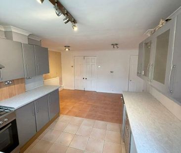 3 bedroom terraced house to rent - Photo 6