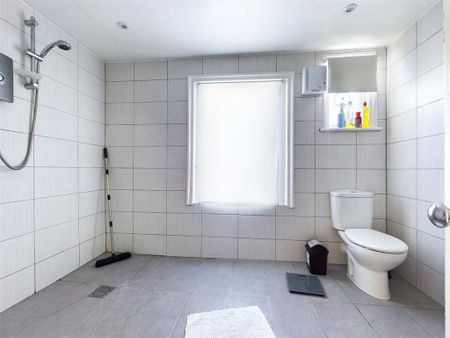 4 bedroom apartment to rent - Photo 4