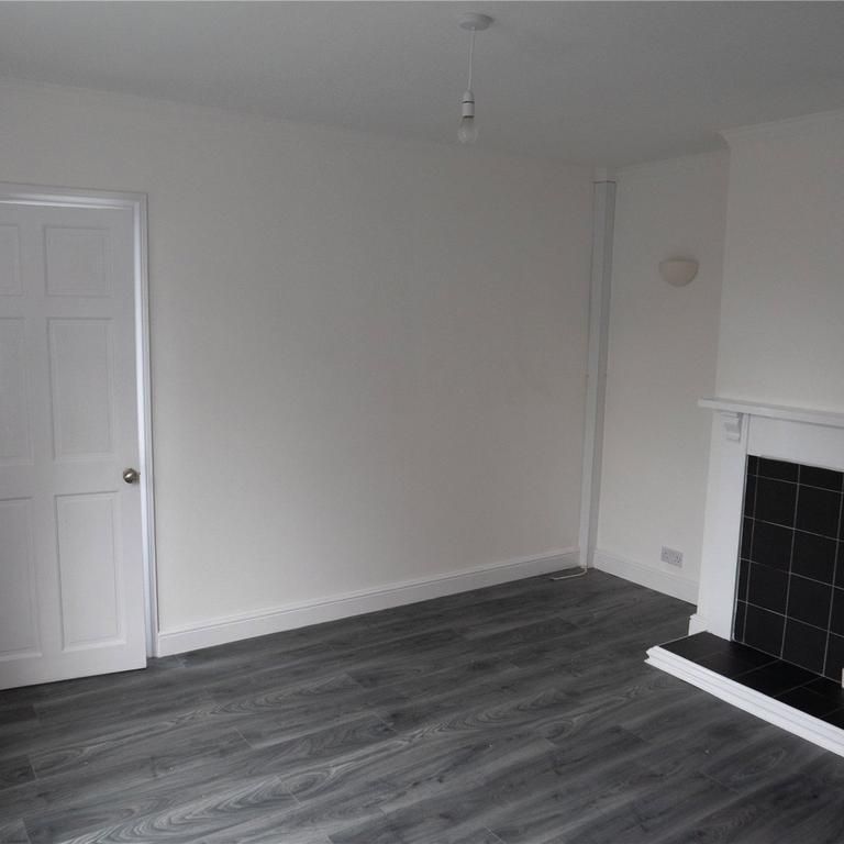 2 bedroom end of terrace house to rent - Photo 1