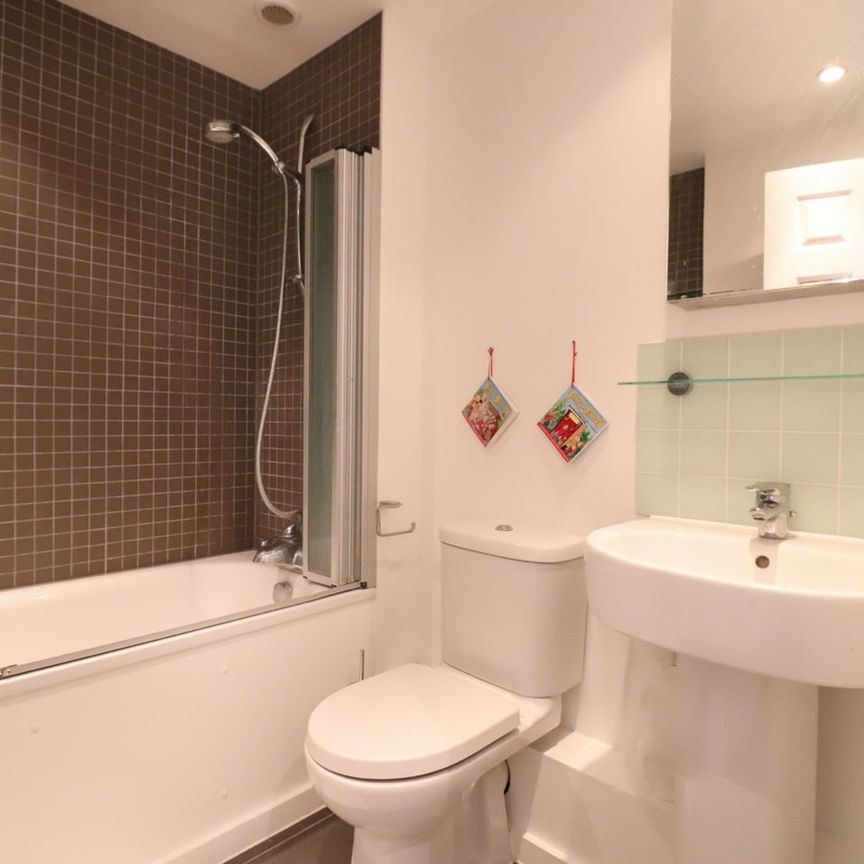 1 Bed Flat, London, SW19 - Photo 1