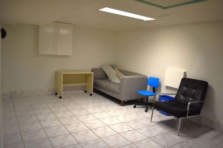 For Lease - 966 Dundas Street, Toronto, Ontario - Photo 5