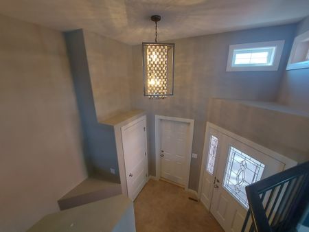 Beautiful 3 Bedroom Main Floor in Blackfalds! - Photo 4