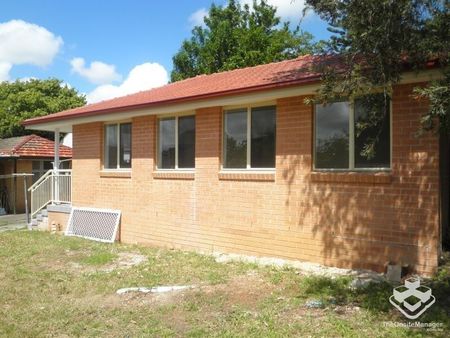 Walking to Carlingford High School with air con - Photo 5