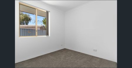 🏡 Comfortable, Fully Furnished Bedrooms – 10 Gulson Circuit, Waikiki - Photo 3