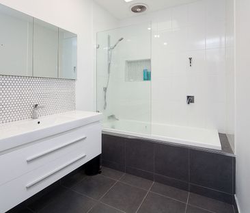 Modern Open Plan Family Abode - Photo 5