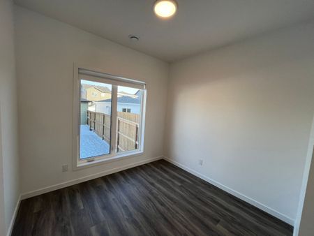 3 Bedroom Upper Unit in Brighton - Photo 4