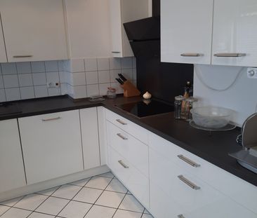 Moernisiert in 2018. Erdgeschosswohnung in zentraler Wohnlage. Über... - Photo 3
