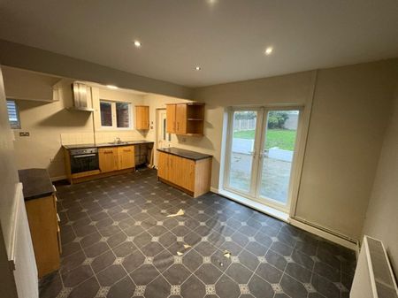 3 bed Semi-Detached - To Let - Photo 4