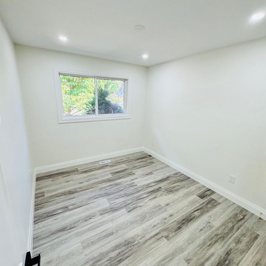 For Lease - 1 - 6 CRAIG Drive, Kitchener, Ontario - Photo 1