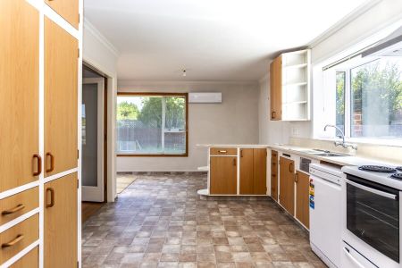 Lovely 3-bedroom family home in great school zones! - Photo 4