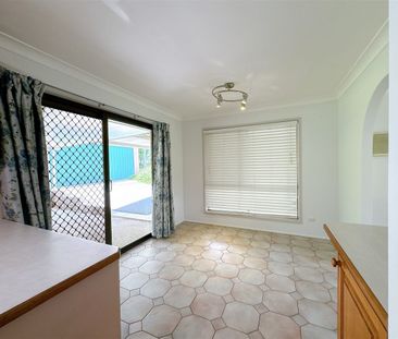 10 Emerald Drive Regents Park - Photo 2