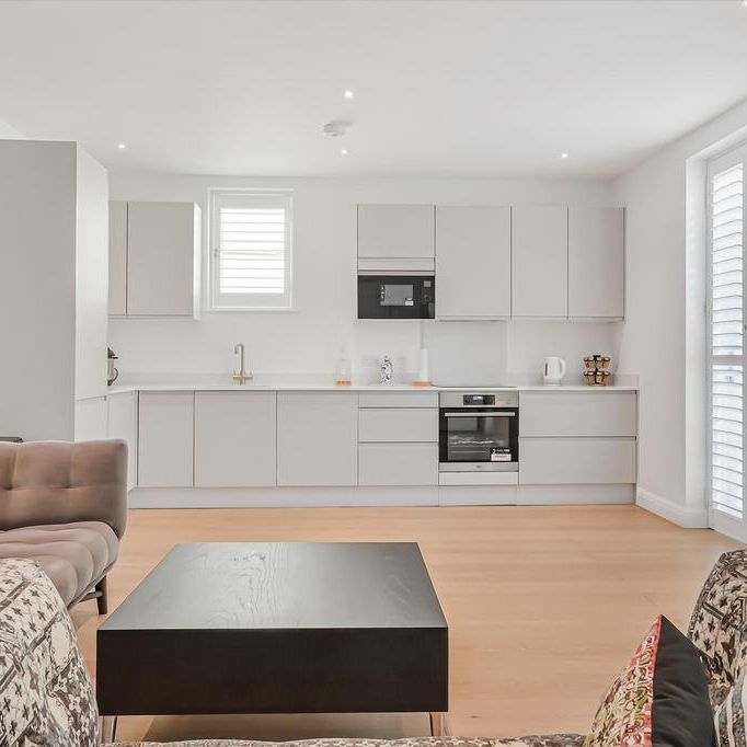 6 bedroom detached house to rent - Photo 1