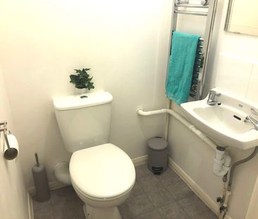 Malthouse Road Room 2 - Top Floor Back - Photo 2