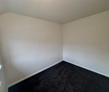 3 bedroom end of terrace house to rent - Photo 3