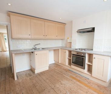 11, St James Road, Chichester - Photo 2