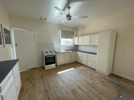 To register & apply for this property, please use this link: https://snug. com/ - Photo 5