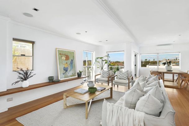 Sophisticated coastal living with sweeping Manly views - Photo 1