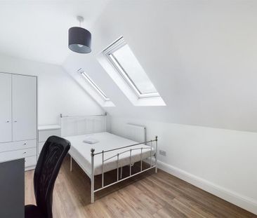 6 bedroom semi-detached house to rent - Photo 2