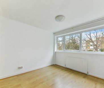 4 Bed Terraced House, Chichele Gardens, CR0 - Photo 4