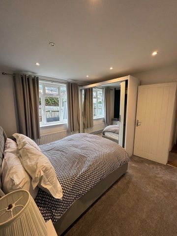 2 Bed Maisonette, Westwood Court, SW19 - Photo 2