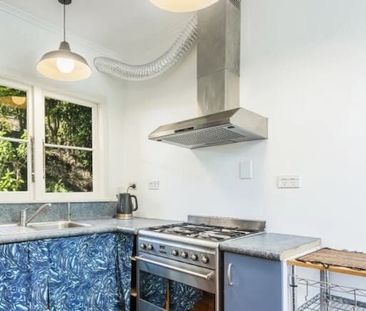 Charming Titirangi 2BR Retreat with Deck - Photo 5