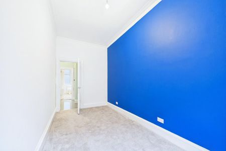 2 bedroom ground floor flat to rent - Photo 3