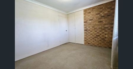 Comfortable Two-Bedroom Unit With A Courtyard - Photo 5