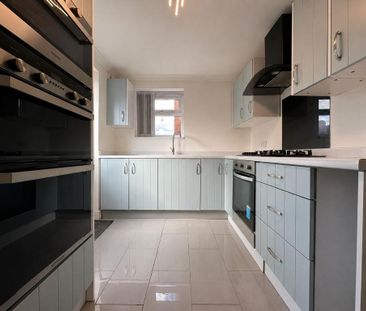 2 bedroom semi-detached house to rent - Photo 5