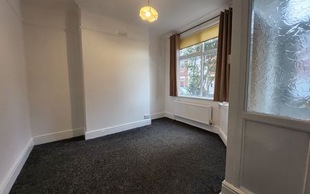 2 Bed Terraced House, Penn Street, M40 - Photo 2