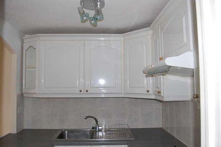 High Grove Close, Stretton, DE13 - Photo 3