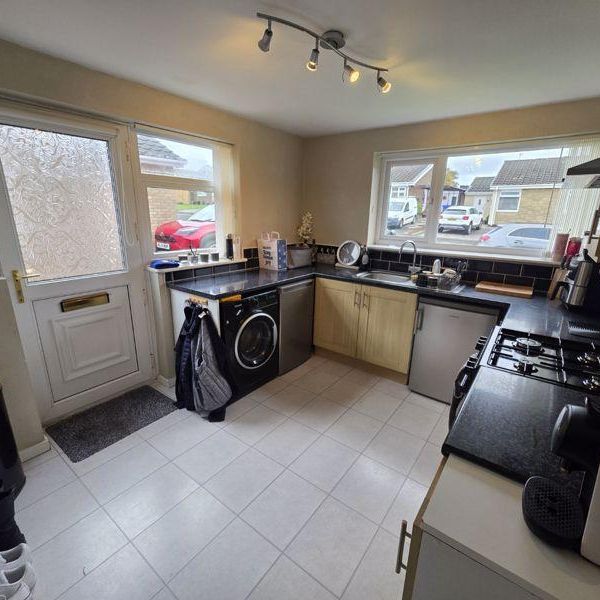 2 bedroom semi-detached bungalow to rent - Photo 1