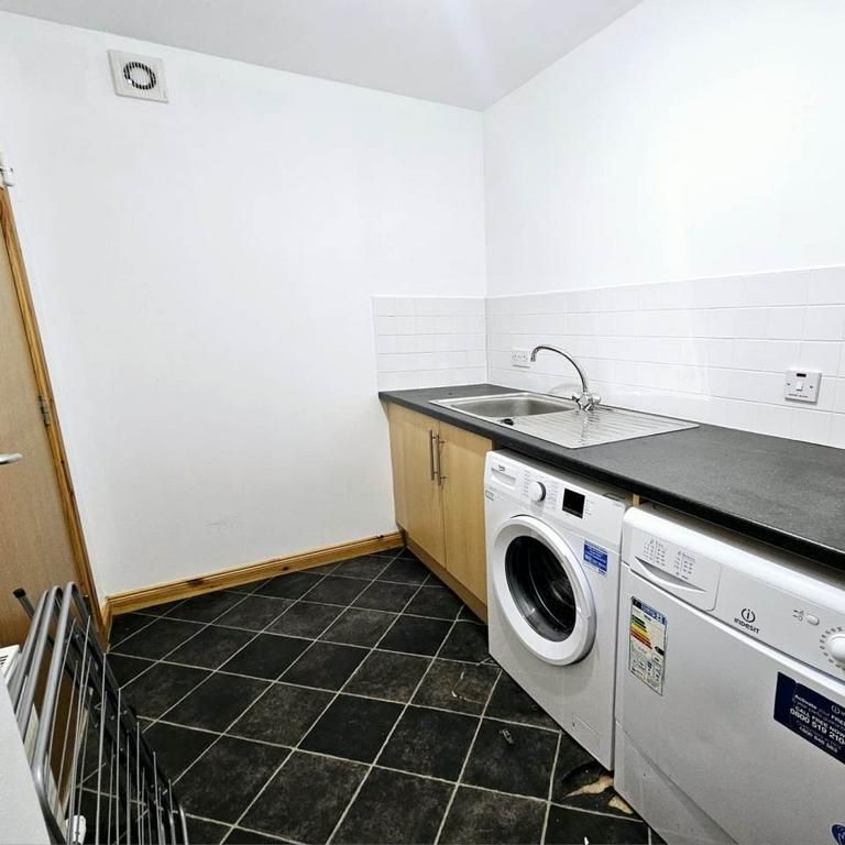 5 bedroom townhouse to rent - Photo 1