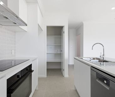 BRAND NEW FAMILY HOME WITH 2 LIVING AREAS AND AIR CONDITIONING! - Photo 6