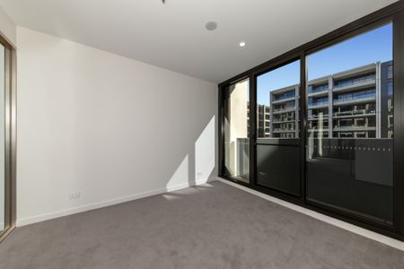 Spacious Urban Living in Prime Location - Photo 5