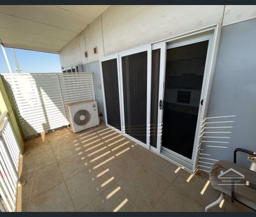 Modern 1x1 Bedroom apartment with low Maintenance living! - Photo 5