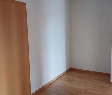 Schöne geräumige 2 Raum Dachgeschoss Wohnung mit Einbauküche ab sof... - Photo 1