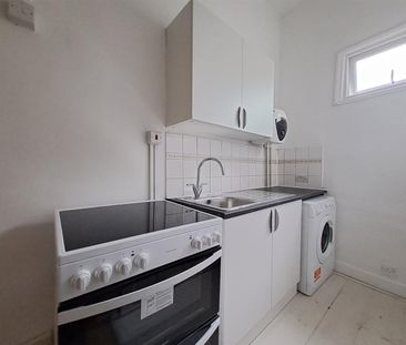 Studio Flat, High St, SE20 - Photo 1